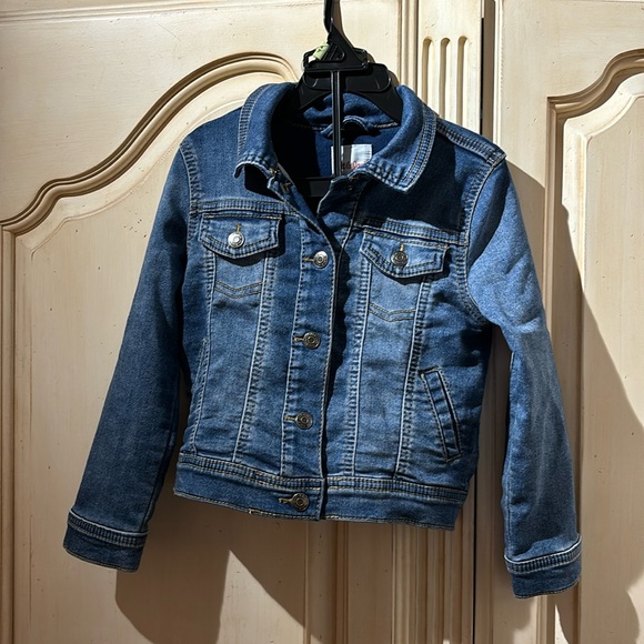 🍁Jean jacket 4 t can fit boy or girl - Picture 1 of 2